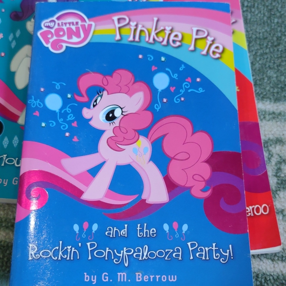 Books - Picture 4 of 4
